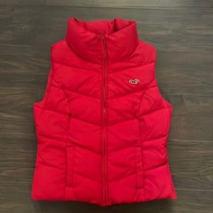 HOLLISTER RED VEST SIZE MEDIUM